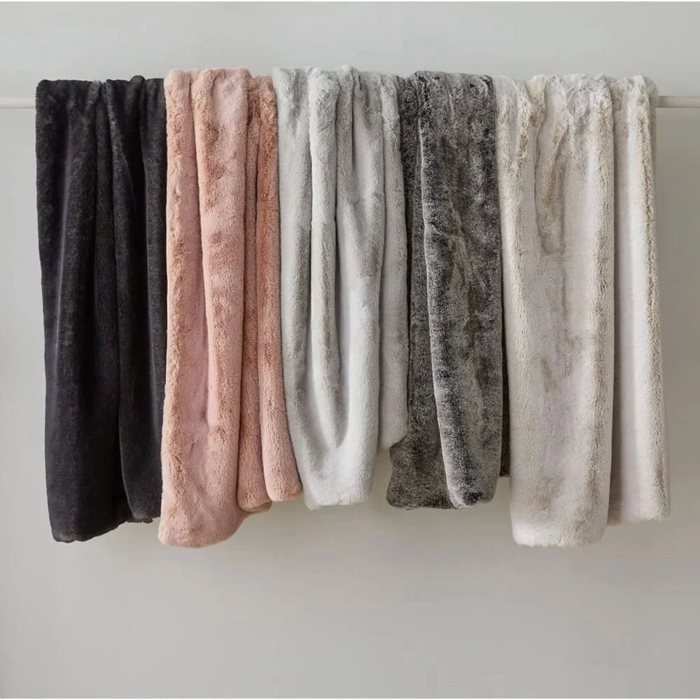 WEST ELM Faux Fur Chinchilla Throw Blanket in Light Sienna